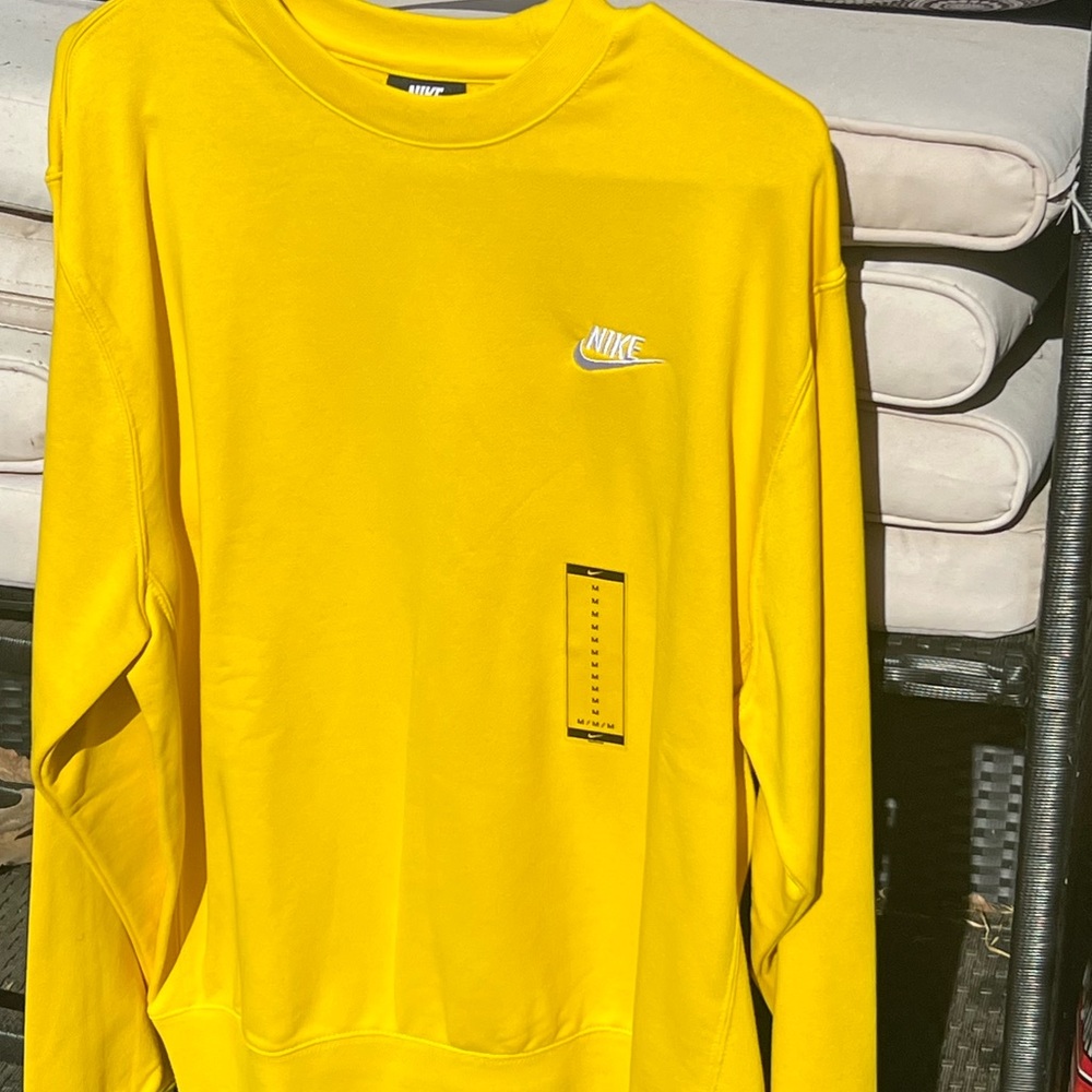 Yellow Nike crewneck. NEW condition